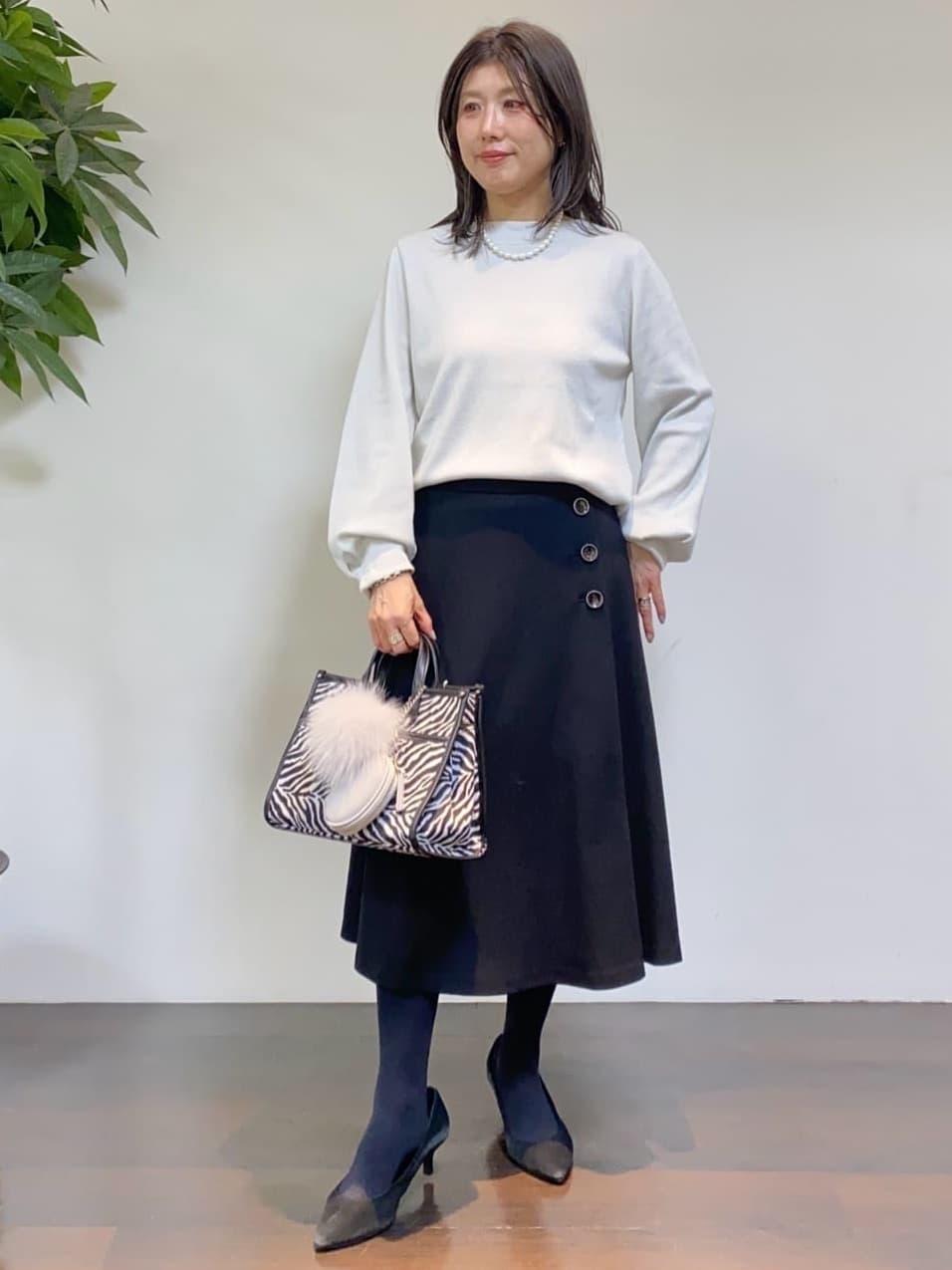 tomoさんの「UNTITLED｜【きれいめ/洗える】ラメ入りワイドボートネックニット」を使ったコーディネート