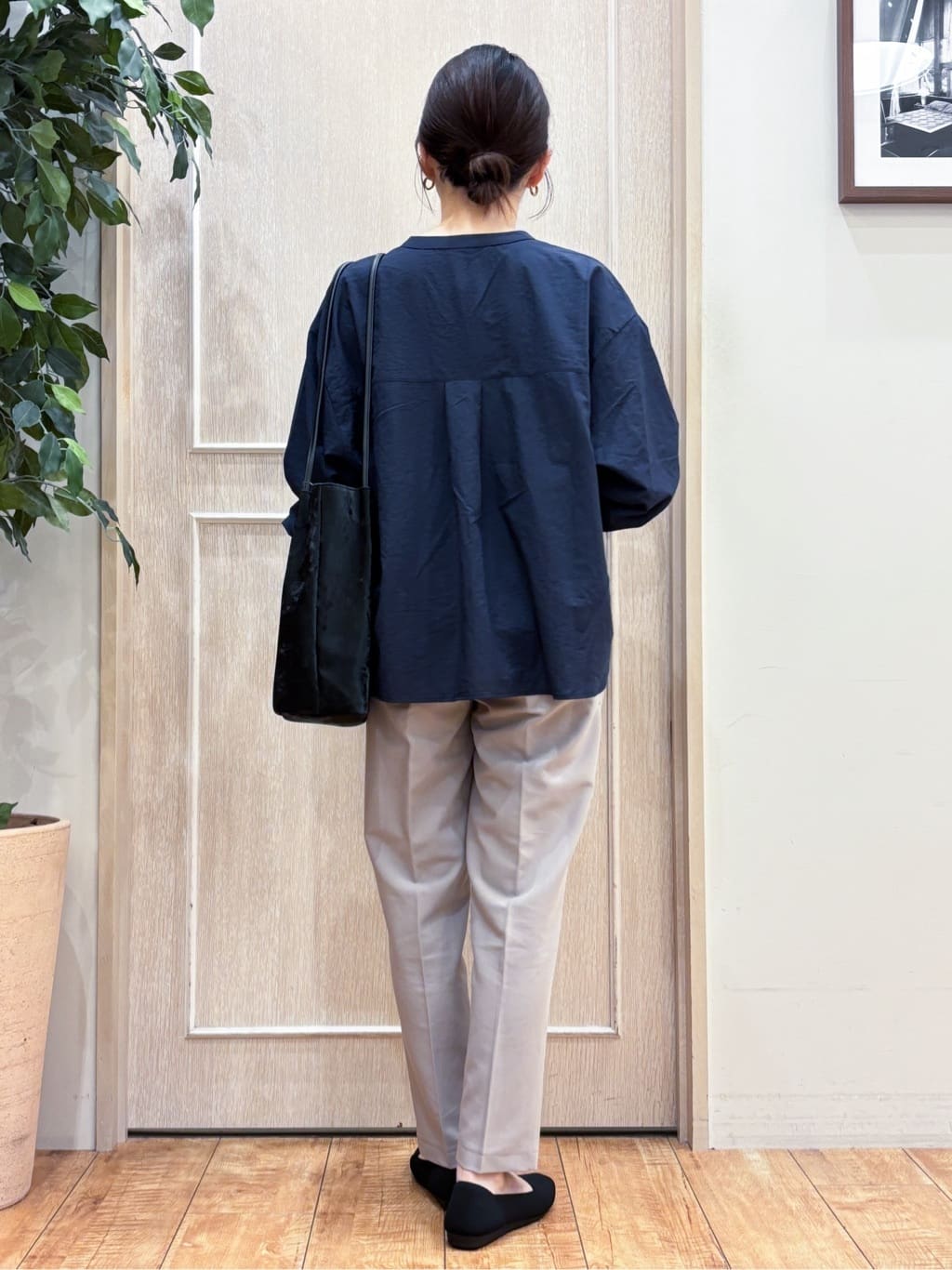 なみさんの「SHOO･LA･RUE｜【高レビュー/SS-LL/美脚シルエット】すっきりきれい見え テーパードパンツ」を使ったコーディネート