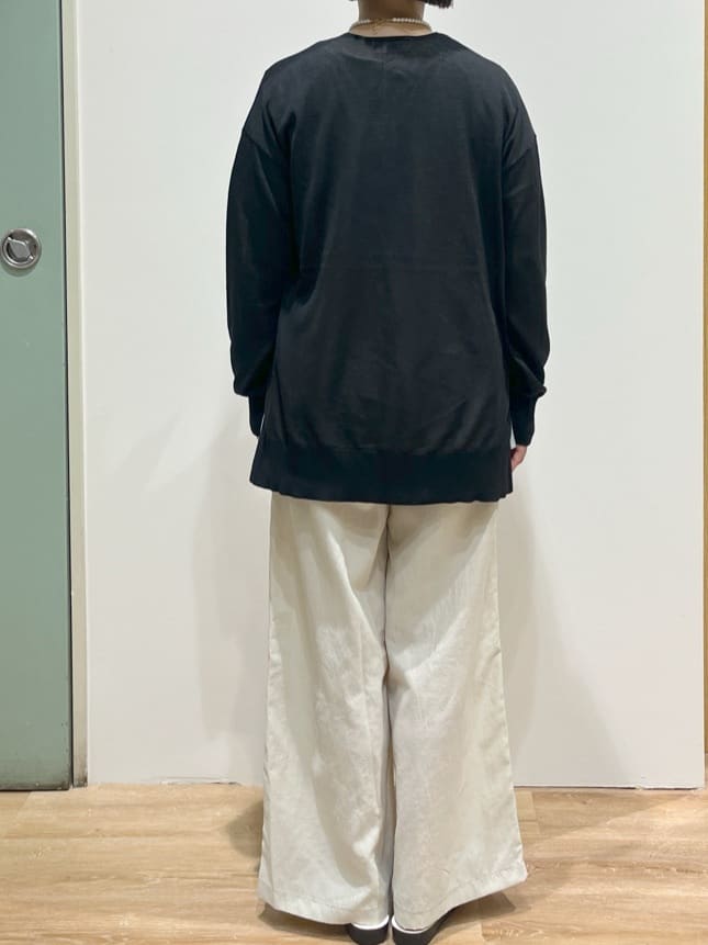 chiakiさんの「OPAQUE.CLIP｜ミドル丈トッパーニットカーディガン【洗濯機洗い可／接触冷感／抗ピル】」を使ったコーディネート