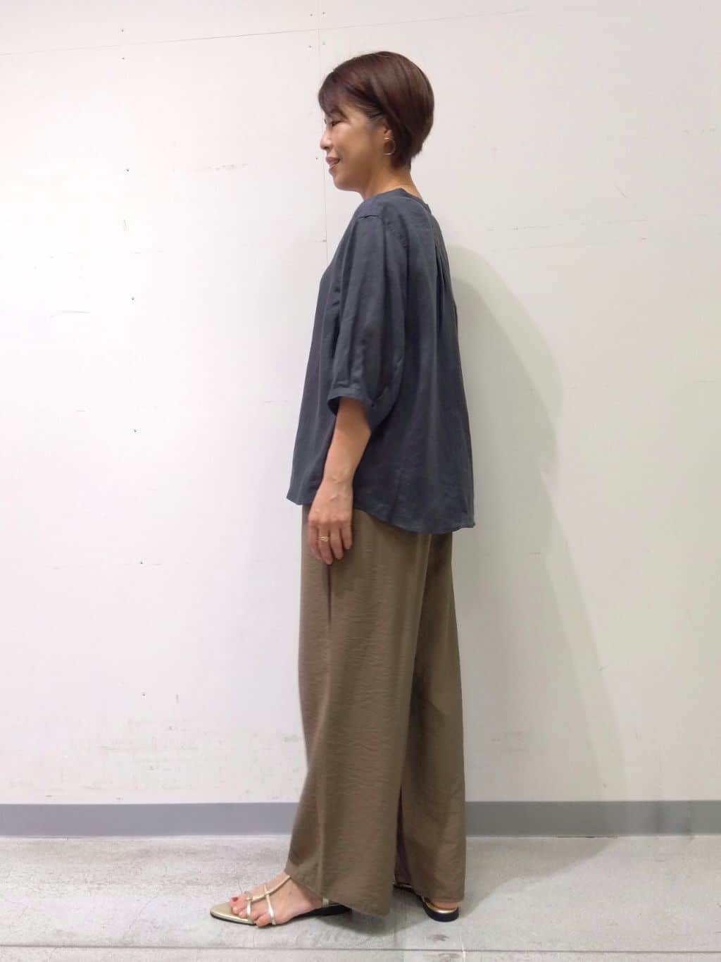 Kさんの「INDIVI｜◆【毎年人気！／フレンチリネン】5分袖バンドカラーブラウス」を使ったコーディネート