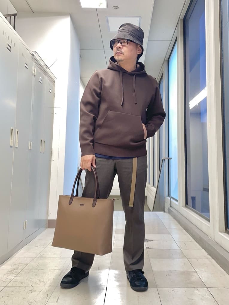 MAKOTO AIさんの「TAKEO KIKUCHI｜スポンディッシュ プルオーバー ニットパーカ」を使ったコーディネート