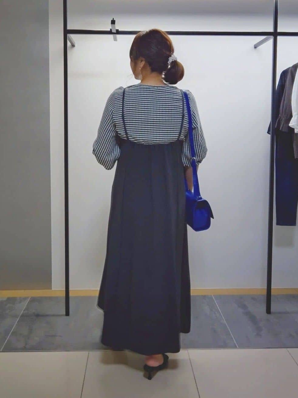 TOMOMIさんの「INDIVI｜【UVケア】エアリージョーゼット キャミワンピース」を使ったコーディネート