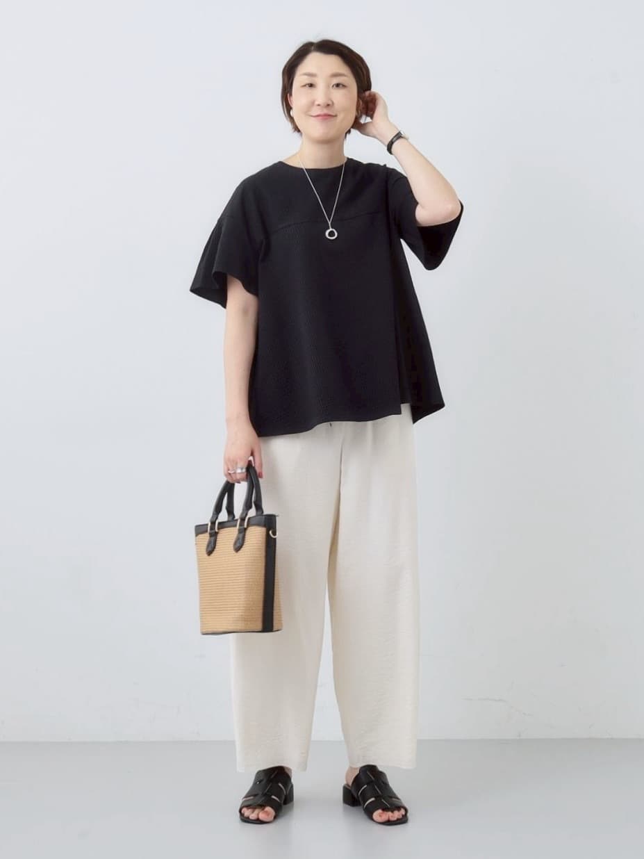 yuriさんの「INDIVI｜◆【合皮】グルカ風デザインミュールサンダル」を使ったコーディネート