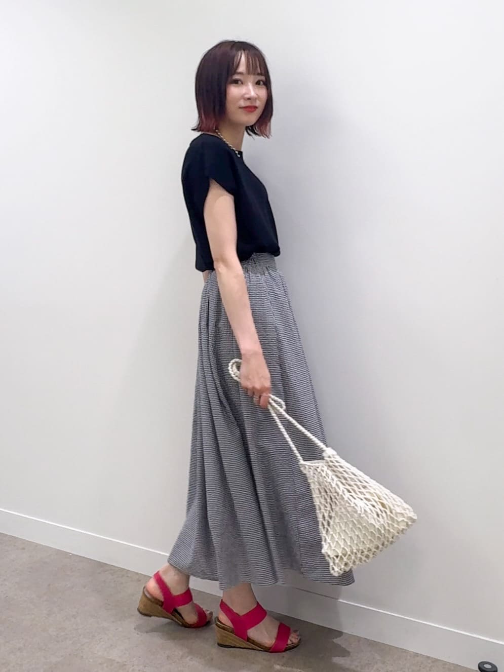 𝐜𝐡𝐢𝐤𝐚さんの「SHOO･LA･RUE｜【洗える/S-LL/ひんやり】さらりと好印象　総針フレンチスリーブニット」を使ったコーディネート