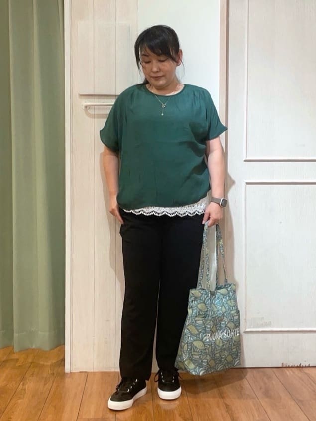 ke-yさんの「SHOO･LA･RUE｜【S-LL】着るだけで簡単にコーデが決まる レースレイヤード風ドルマントップス」を使ったコーディネート