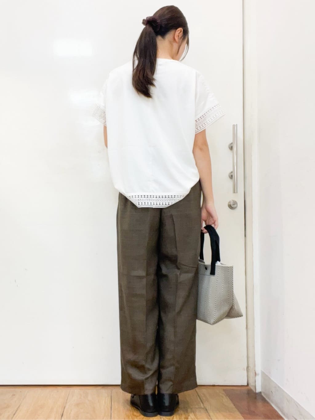 sakiさんの「SHOO･LA･RUE｜【S-LL/ひんやり】インせず決まる 楽してきれいなレース付きトップス」を使ったコーディネート