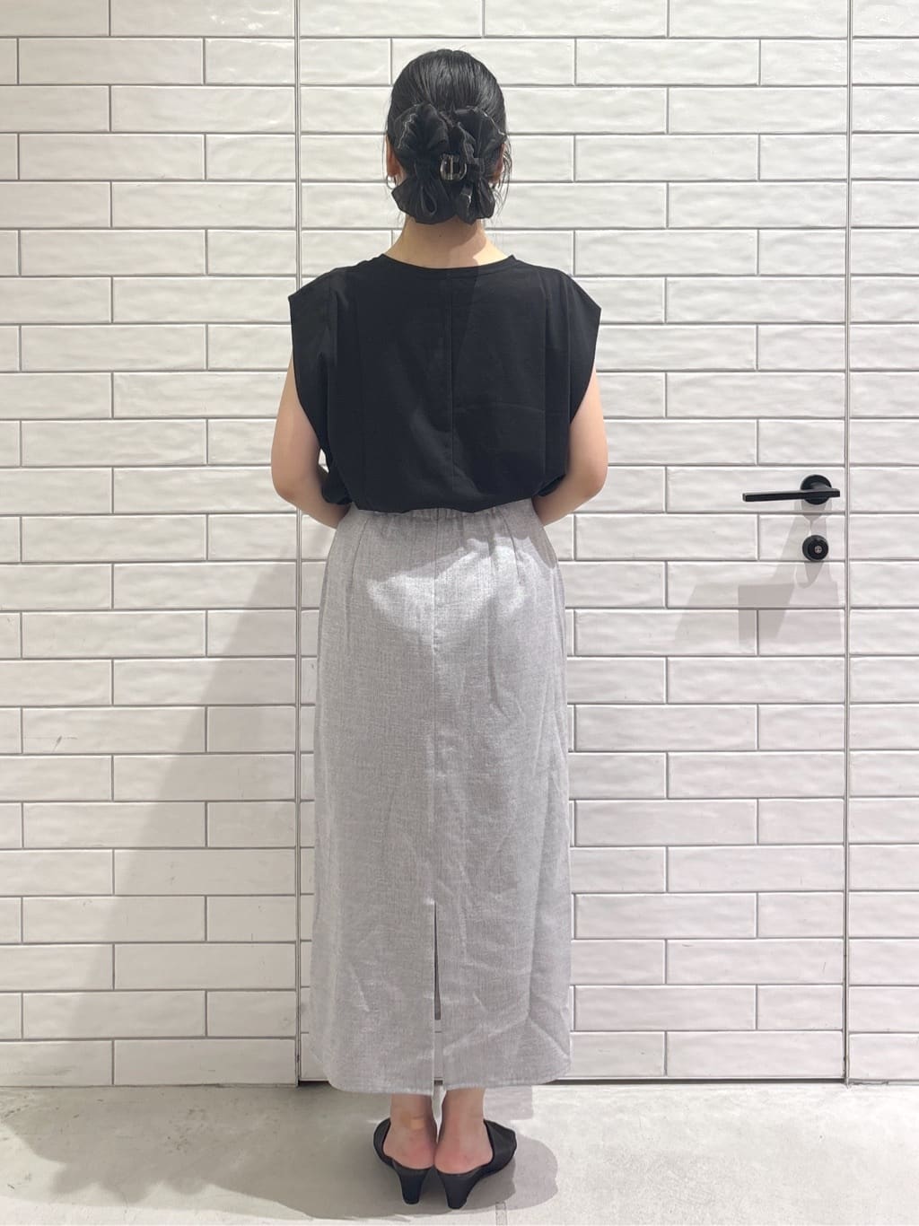ayumiさんの「OPAQUE.CLIP｜ボクシーノースリーブカットソー【洗濯機洗い可】」を使ったコーディネート