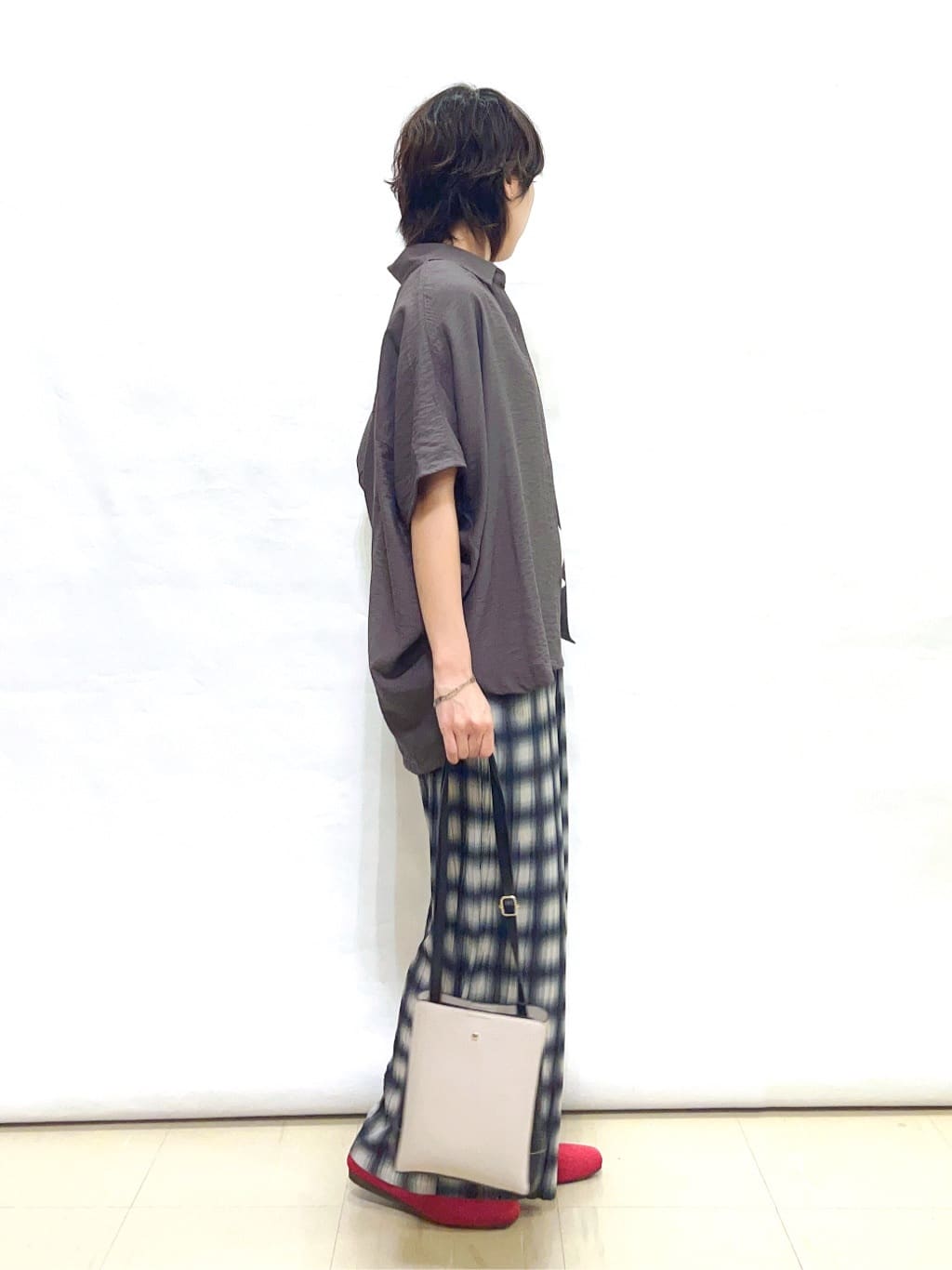まっつんさんの「SHOO･LA･RUE｜【洗える/S-LL/5分袖】1枚でも羽織としても。さらさらドレープシャツ」を使ったコーディネート