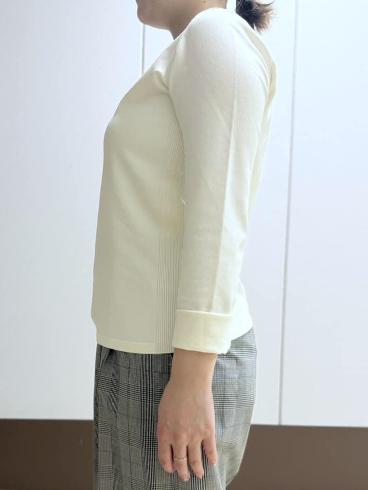 Rikoさんの「INDIVI｜【洗える】Vネックコンパクトニット」を使ったコーディネート