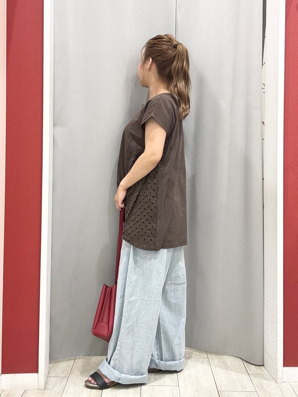 shioさんの「SHOO･LA･RUE｜【S-LL/体型カバー】インせずサマ見え レースドッキングトップス」を使ったコーディネート