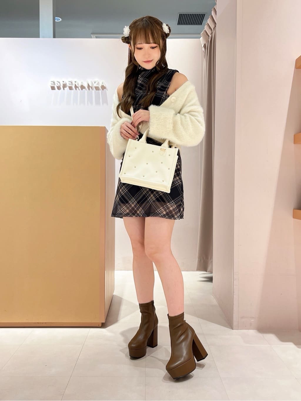 このかさんの「ESPERANZA｜2WAYキラキラハンドバッグ」を使ったコーディネート