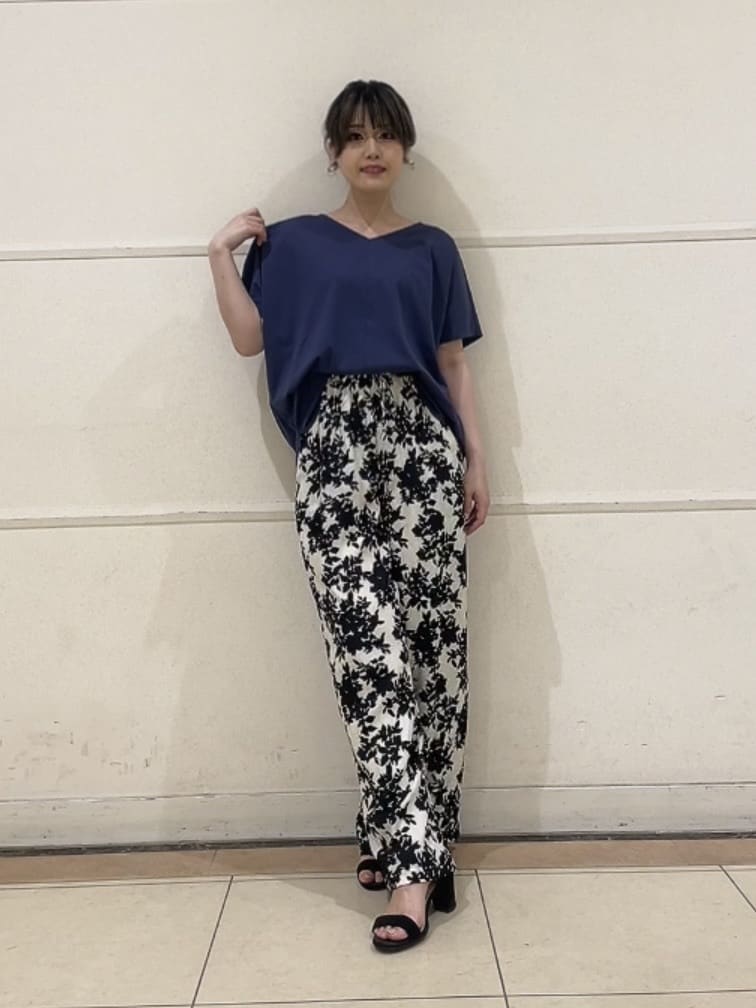watanabeさんの「UNTITLED｜【接触冷感/洗える】Vネックコットンプルオーバー」を使ったコーディネート
