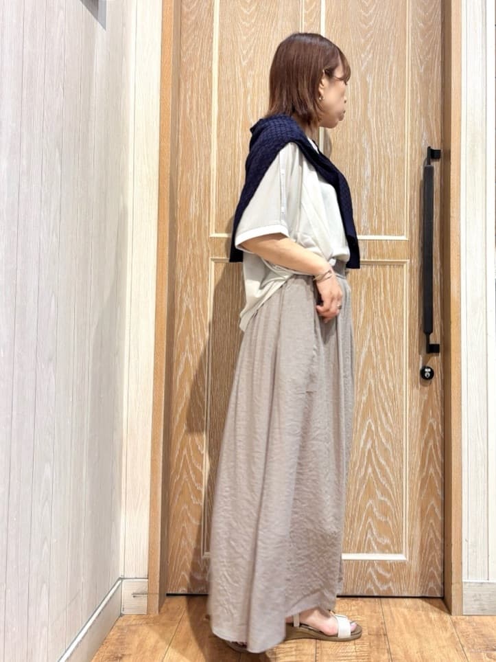 meiさんの「SHOO･LA･RUE｜【ひんやり/UV】高気温でも快適に インせず決まるドルマントップス」を使ったコーディネート