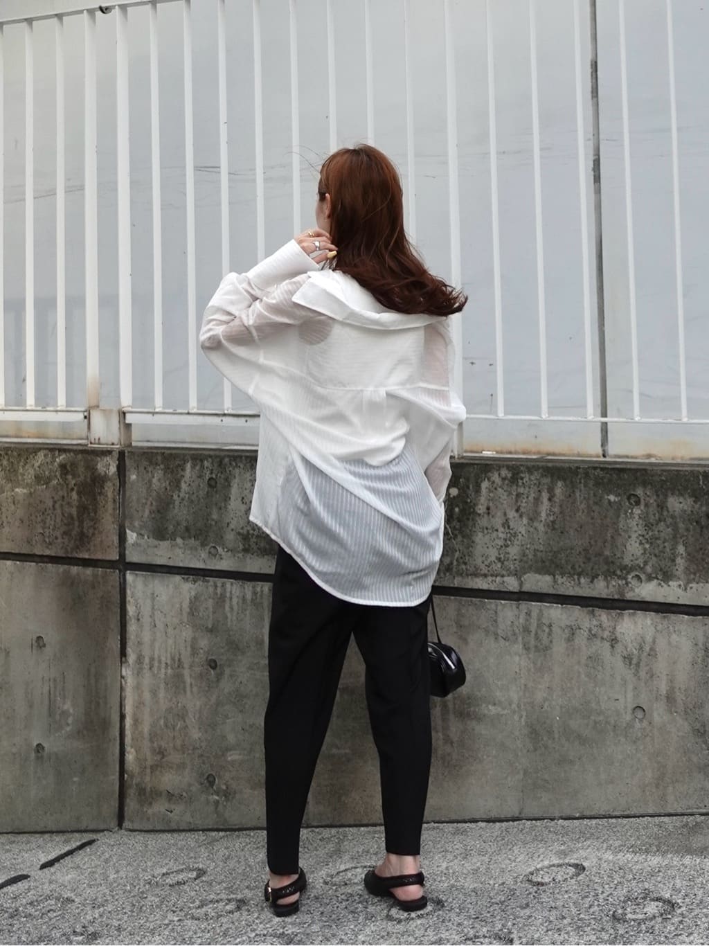 mitsukiさんの「INDIVI｜Comfy SET UP｜イージーテーパードパンツ【セットアップ対応／通勤/カセット服】」を使ったコーディネート