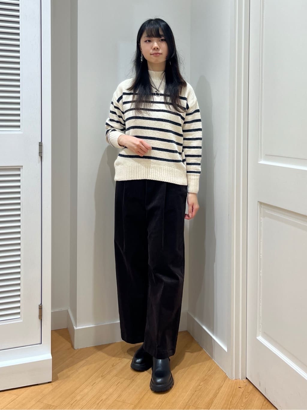 SAKIさんの「Dessin｜【洗える】ハイネックベロアモールニット」を使ったコーディネート