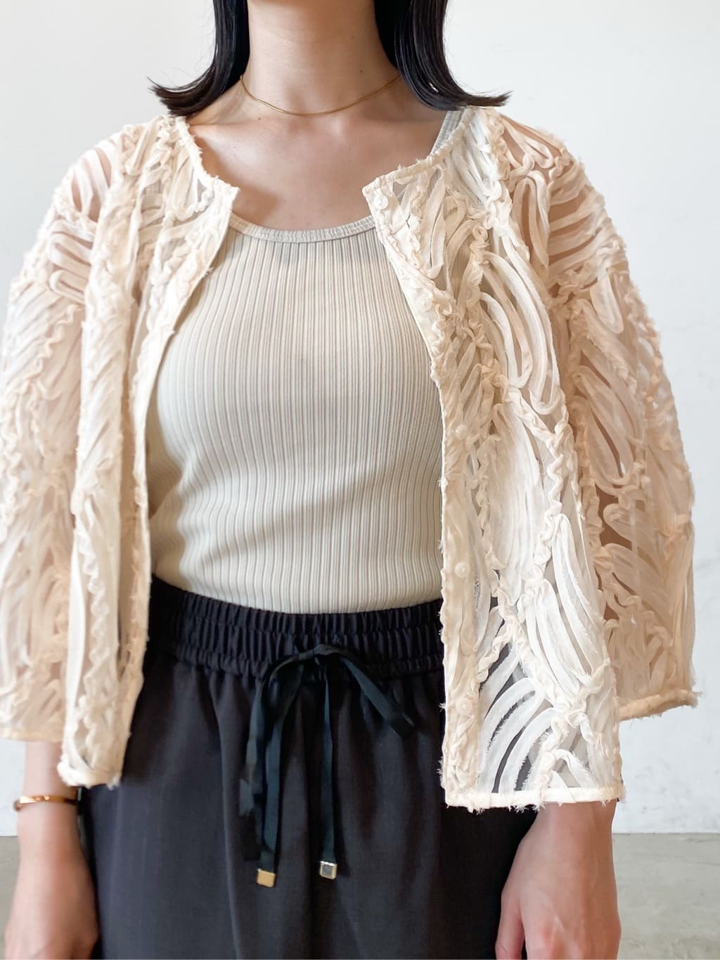 haruさんの「OPAQUE.CLIP｜シアー刺繍レース前開きブラウス【洗濯機洗い可】」を使ったコーディネート