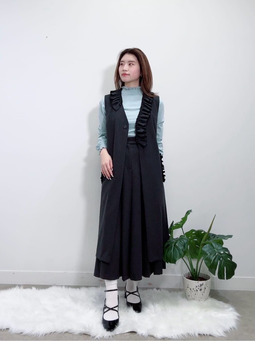 Suma Una本部スタッフさんの「SunaUna｜【COLLECTION LINE】フリルスリーブレスジレ」を使ったコーディネート