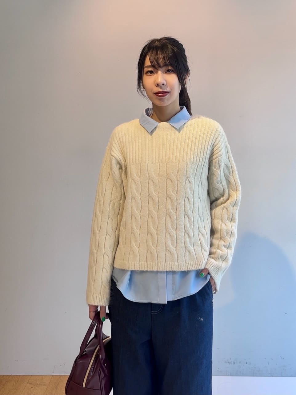 cotaniさんの「grove｜ふんわり包み込む ケーブルボートネックニット」を使ったコーディネート
