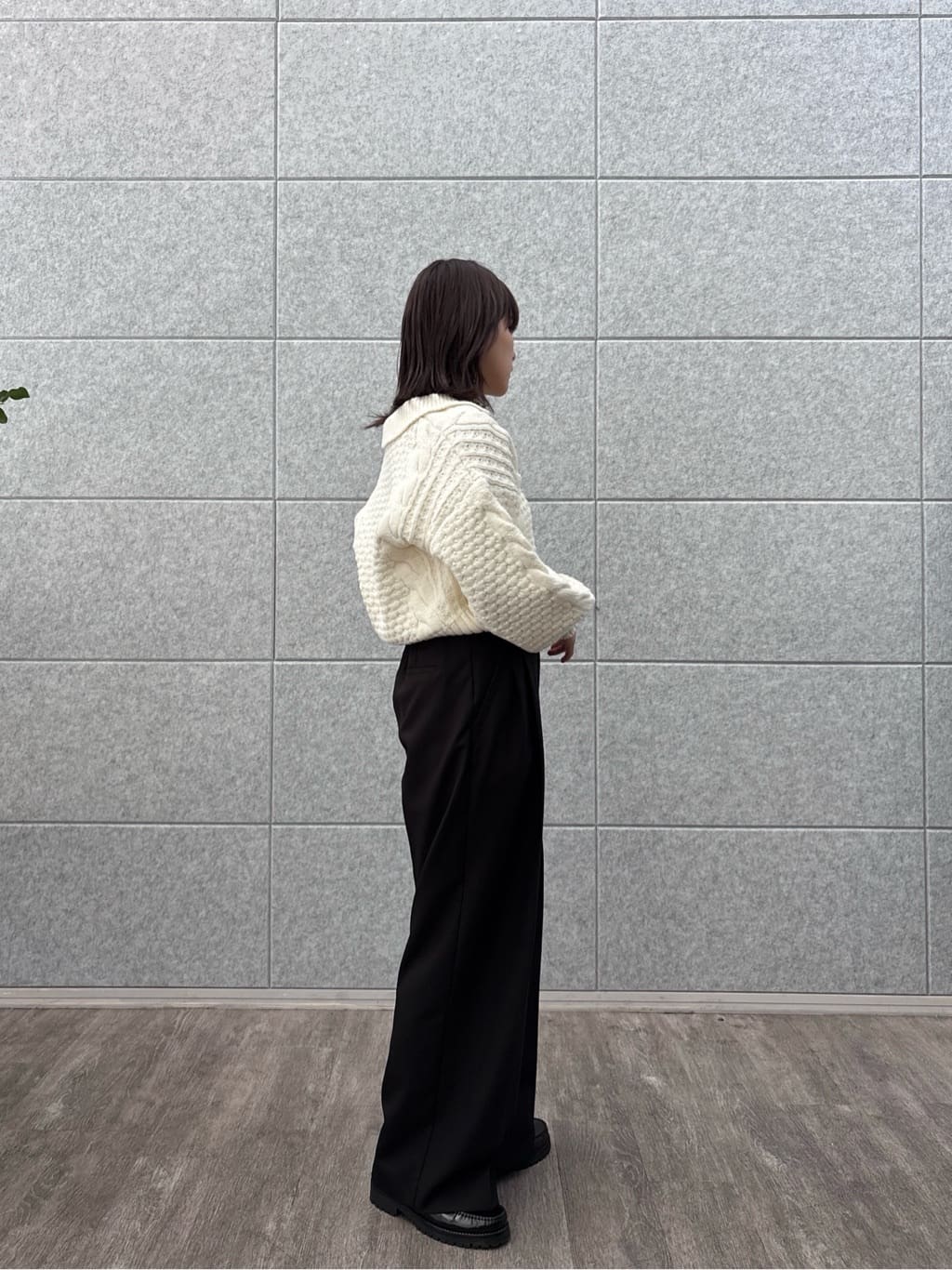 erikaさんの「INDIVI｜スキッパーフォルムニット」を使ったコーディネート