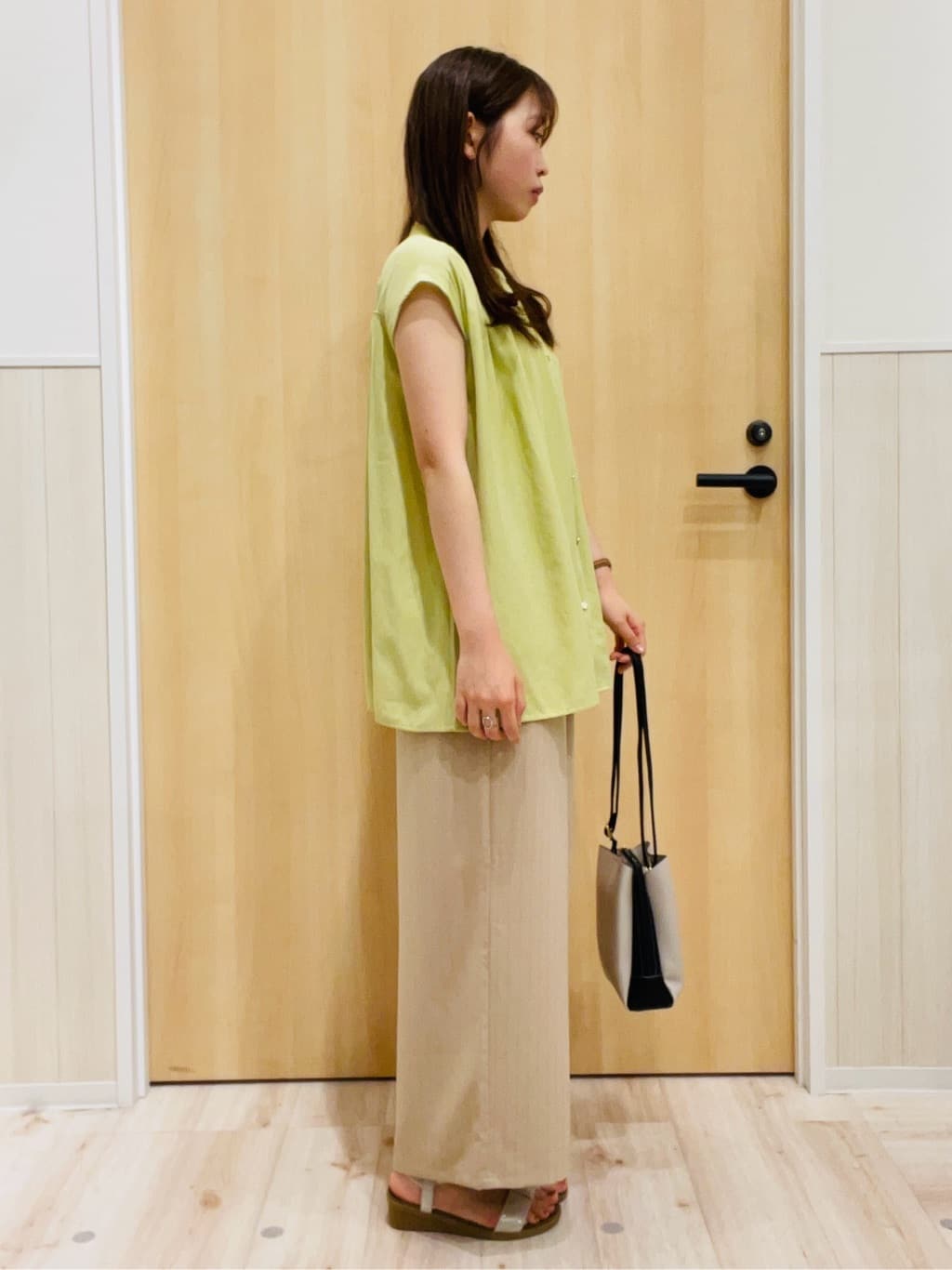 minamiさんの「SHOO･LA･RUE｜【S-LL/洗濯後しわになりにくい】上品にきれい見え スラブギャザーブラウス」を使ったコーディネート