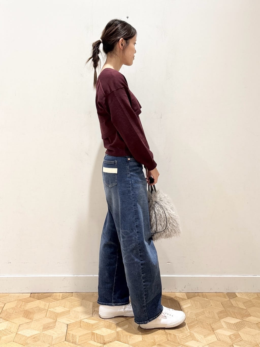 YUMIさんの「Dessin｜【2点セット/3WAY/洗える】ノースリーブインナー付きVネックショート丈ニット」を使ったコーディネート
