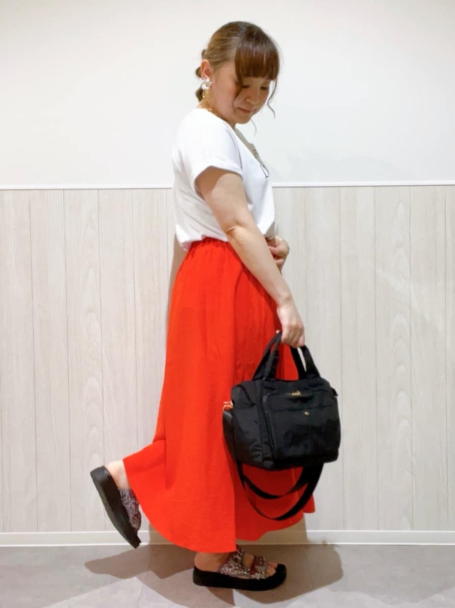 kitaさんの「SHOO･LA･RUE｜【高レビュー/着丈選べる】華やかさをプラスする アソートロングスカート」を使ったコーディネート