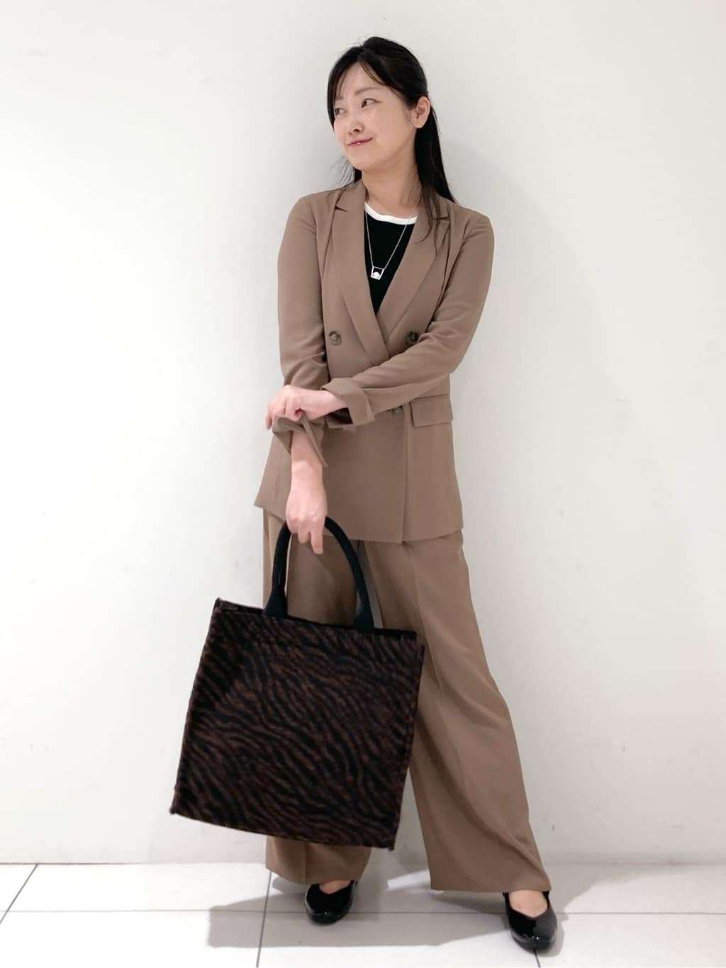 momokoさんの「INDIVI｜【軽く羽織れる！】ダブルジャケット」を使ったコーディネート