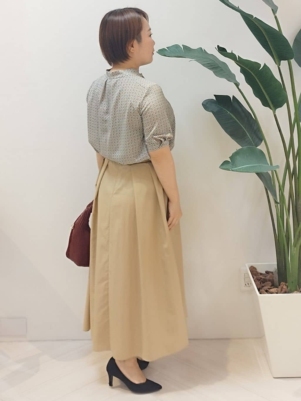 s u g iさんの「UNTITLED｜【通勤/オフィス】ジオメ柄ボウタイブラウス」を使ったコーディネート