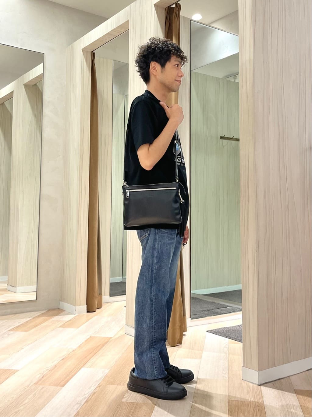 URAさんの「TAKEO KIKUCHI｜【モンスターストレッチ】日本製 ウォッシュド デニムパンツ」を使ったコーディネート