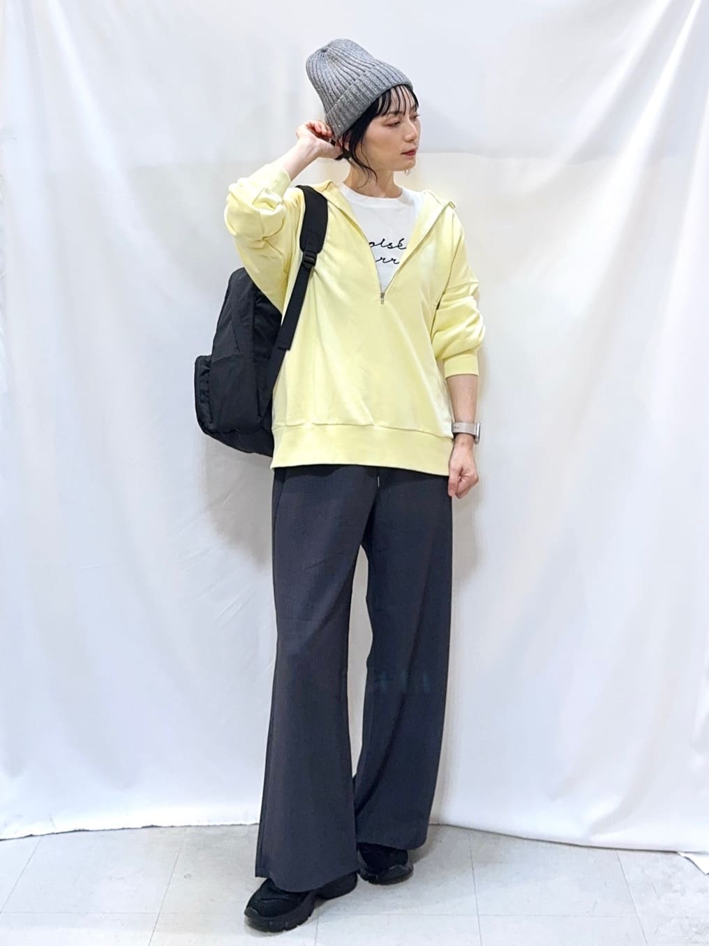 𝐇𝐢𝐫𝐨𝐦𝐢さんの「SHOO･LA･RUE｜8色の選べる楽しさ ハーフジップ オーバーサイズスウェット」を使ったコーディネート