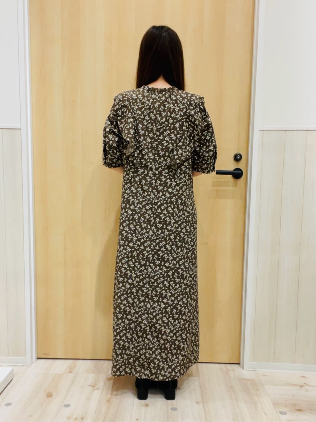 minamiさんの「SHOO･LA･RUE｜【S-LL】クラシカルな 花柄ワンピース」を使ったコーディネート