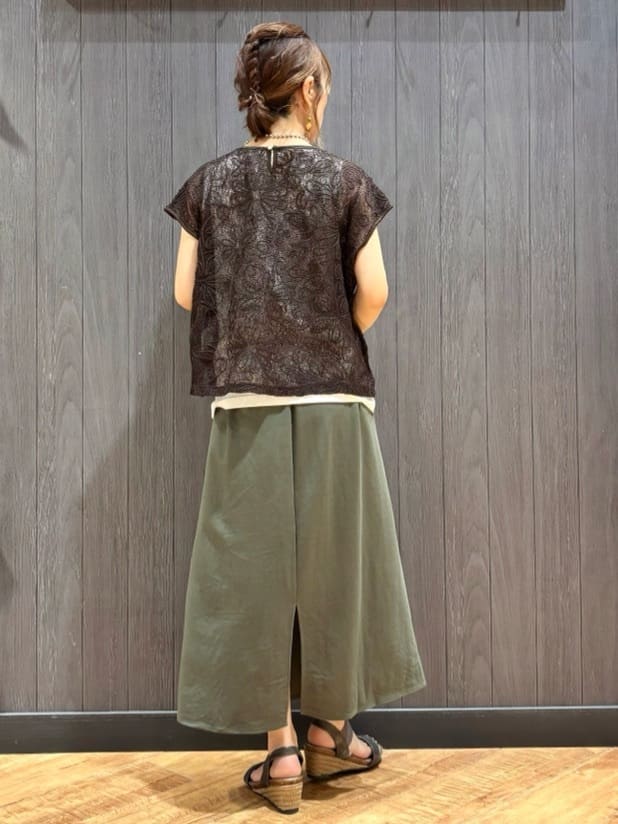 meiさんの「SHOO･LA･RUE｜【2点セット】刺繍レーストップス」を使ったコーディネート