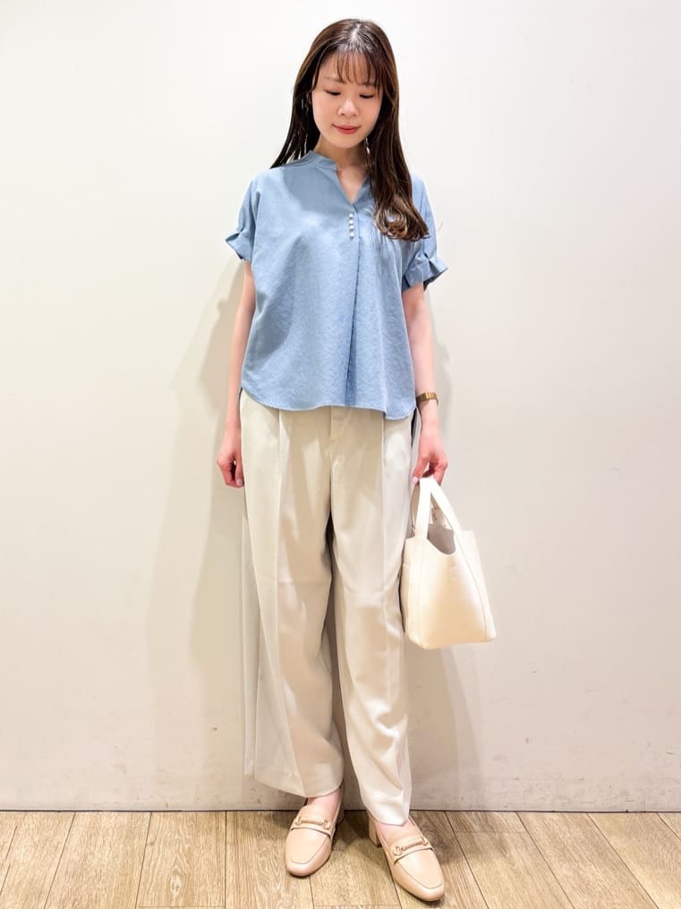 ayaさんの「index｜《7色展開／XS-LLサイズ》タックスリーブスキッパーブラウス【洗濯機洗い可／吸水速乾／抗ピル／防シ」を使ったコーディネート
