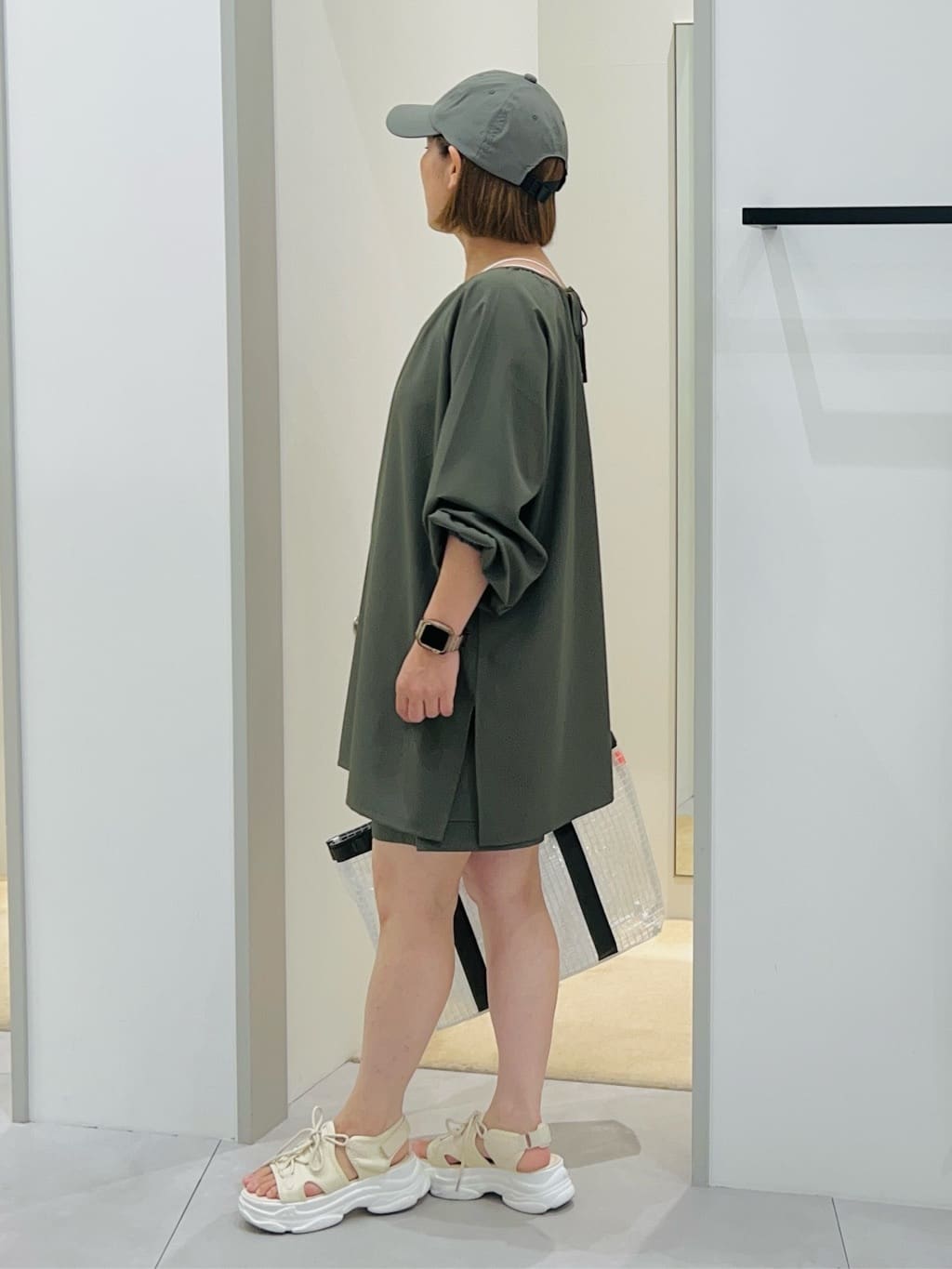 タナさんの「THE SHOP TK｜【mizugiwa/ラッシュガード】ギャザーチュニック/前後2WAY/セットアップ可/接触冷感/UV」を使ったコーディネート