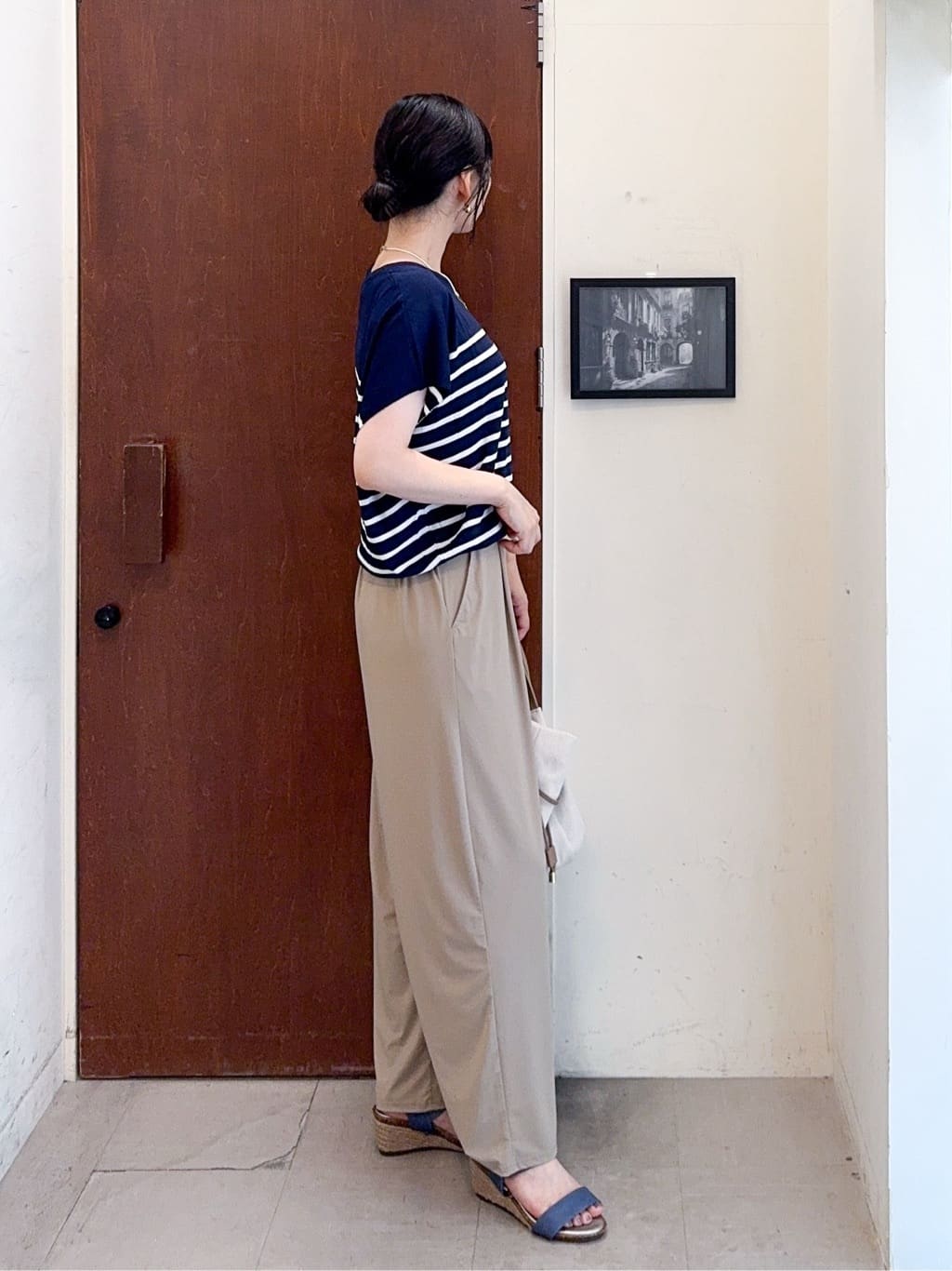𝐇𝐢𝐫𝐨𝐦𝐢さんの「SHOO･LA･RUE｜【ひんやり/S-LL】さらさらな肌触りが心地よい フレンチスリーブニット」を使ったコーディネート