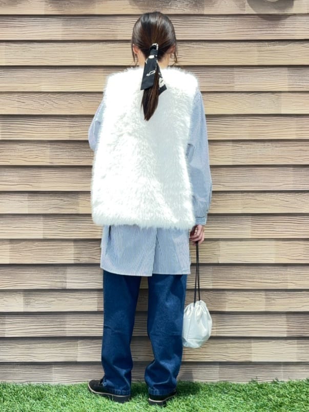 himiさんの「SHOO･LA･RUE｜【S-LL】程よくゆったりな 柔らかデニムテーパードパンツ」を使ったコーディネート