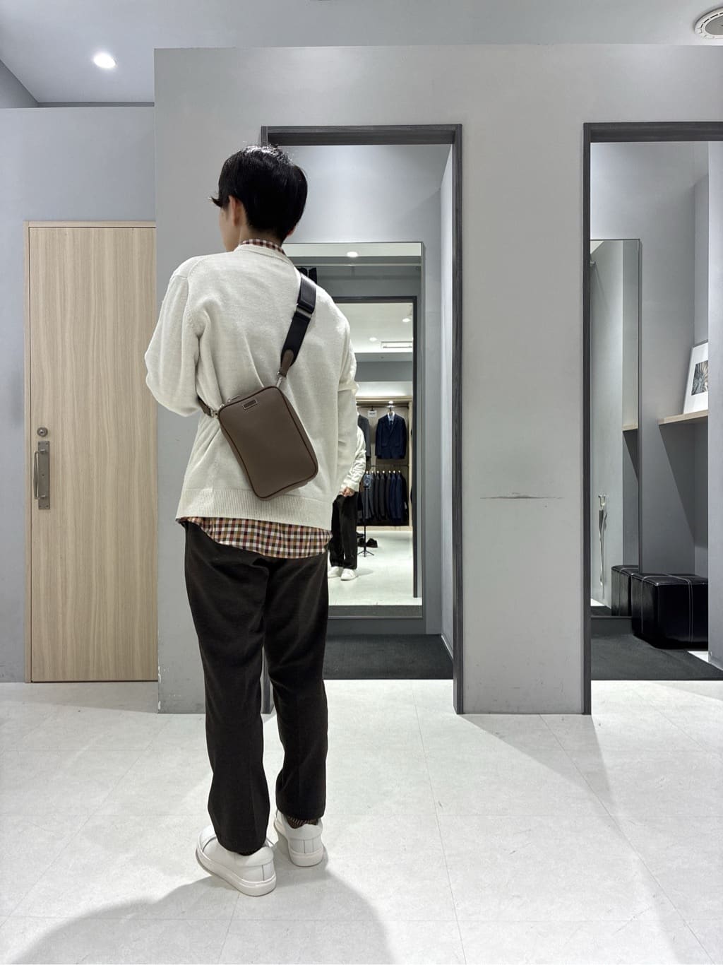 わいずみさんの「TAKEO KIKUCHI｜【Air Palette Knit】ワンポイント カラーニット プルオーバー」を使ったコーディネート