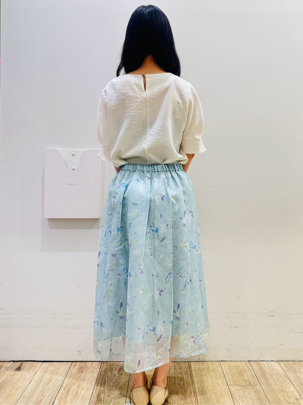 MOMOさんの「index｜《8色展開／XS-LLサイズ》タックパフスリーブブラウス【洗濯機洗い可／吸水速乾／防シワ／抗ピル】」を使ったコーディネート