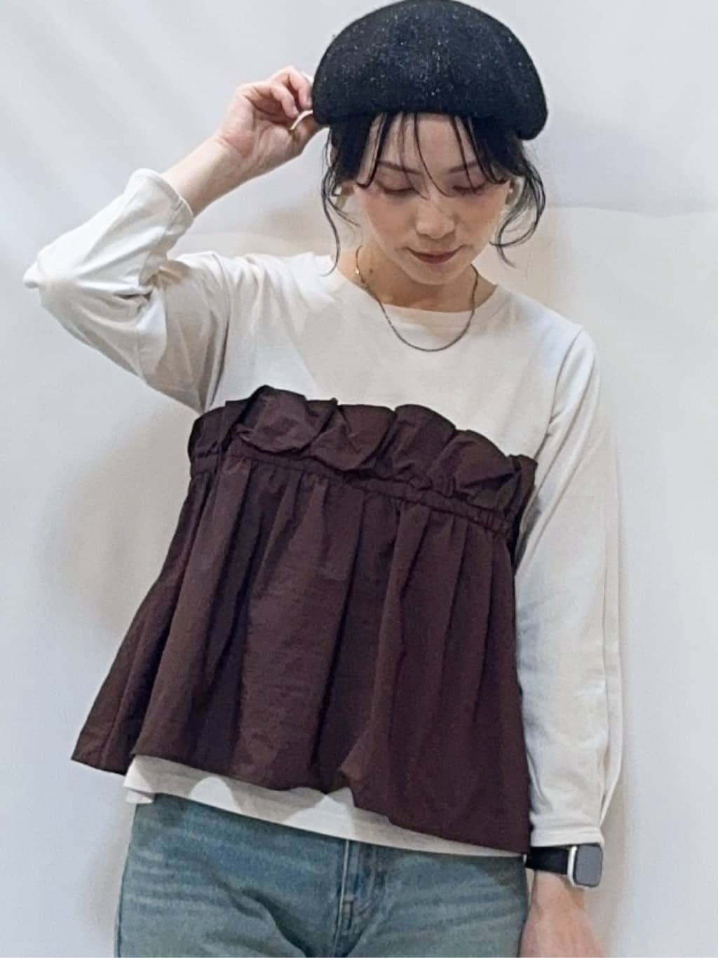 𝐇𝐢𝐫𝐨𝐦𝐢さんの「SHOO･LA･RUE｜【洗濯機可/S-LL】1枚で華やか フリルドッキングトップス」を使ったコーディネート