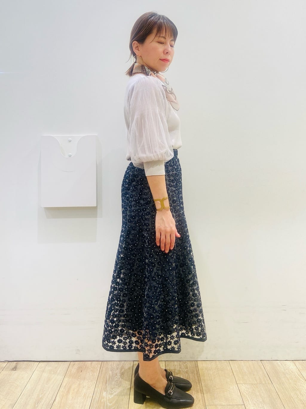 YUKOさんの「index｜小花刺繍チュールマーメイドスカート【洗濯機OK／抗ピル】」を使ったコーディネート