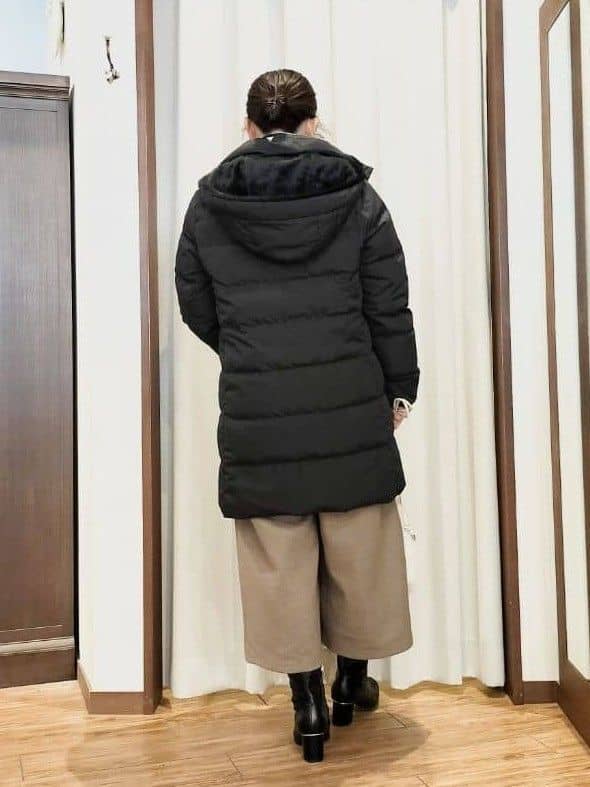 chami さんの「SHOO･LA･RUE｜【洗濯機可/撥水】フェイクファーフード ロングダウン」を使ったコーディネート