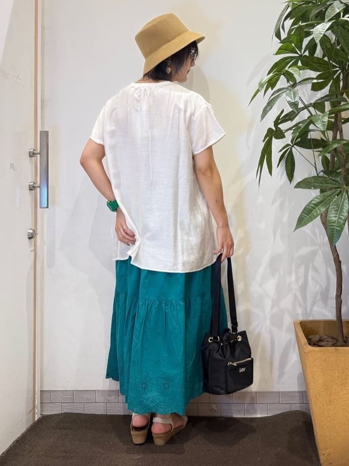 misakiさんの「SHOO･LA･RUE｜【S-LL/ひんやり】インせず決まる タックプリーツシャツ」を使ったコーディネート