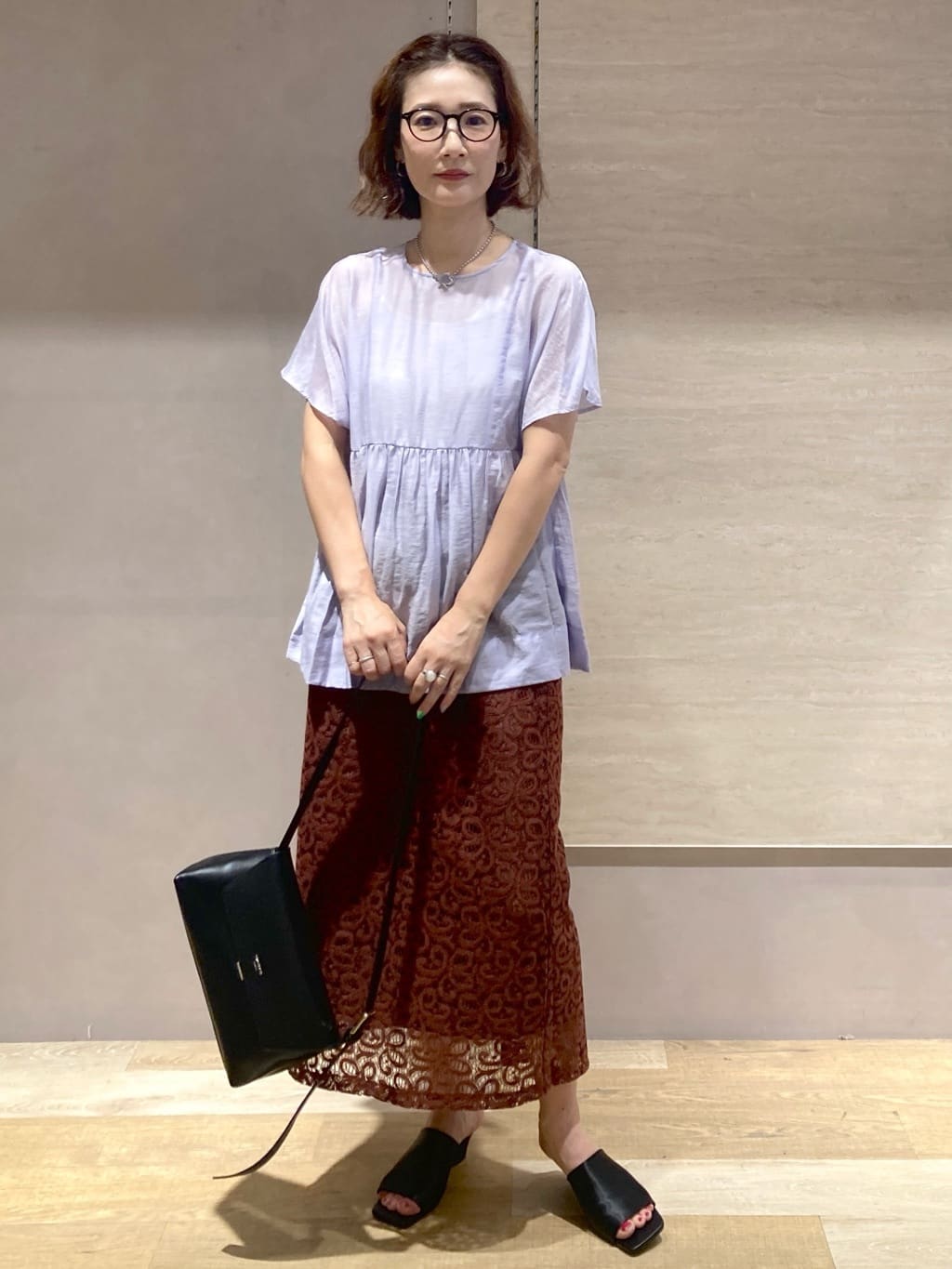 たけねぇさんの「OPAQUE.CLIP｜麻混シアーペプラムブラウス【洗濯機洗い可】」を使ったコーディネート