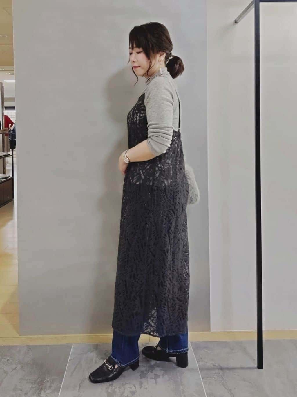 TOMOMIさんの「INDIVI｜【褒められデニム】スリムストレート デニムパンツ」を使ったコーディネート