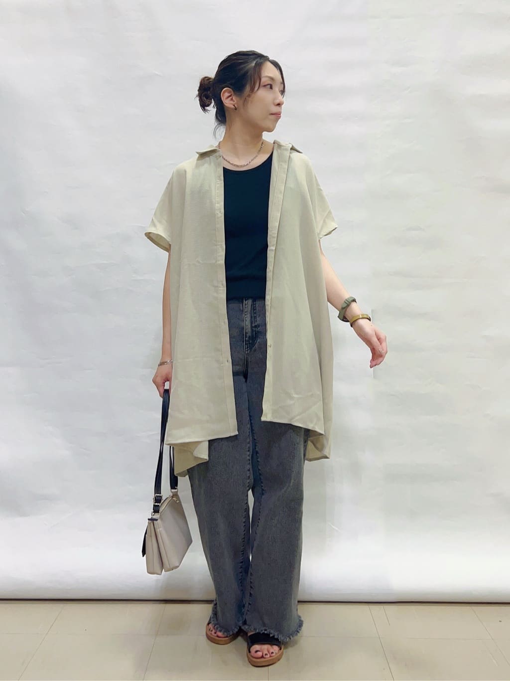 まっつんさんの「SHOO･LA･RUE｜【S-LL/体型カバー】さらりとしたタッチが心地よい バックギャザーブラウス」を使ったコーディネート