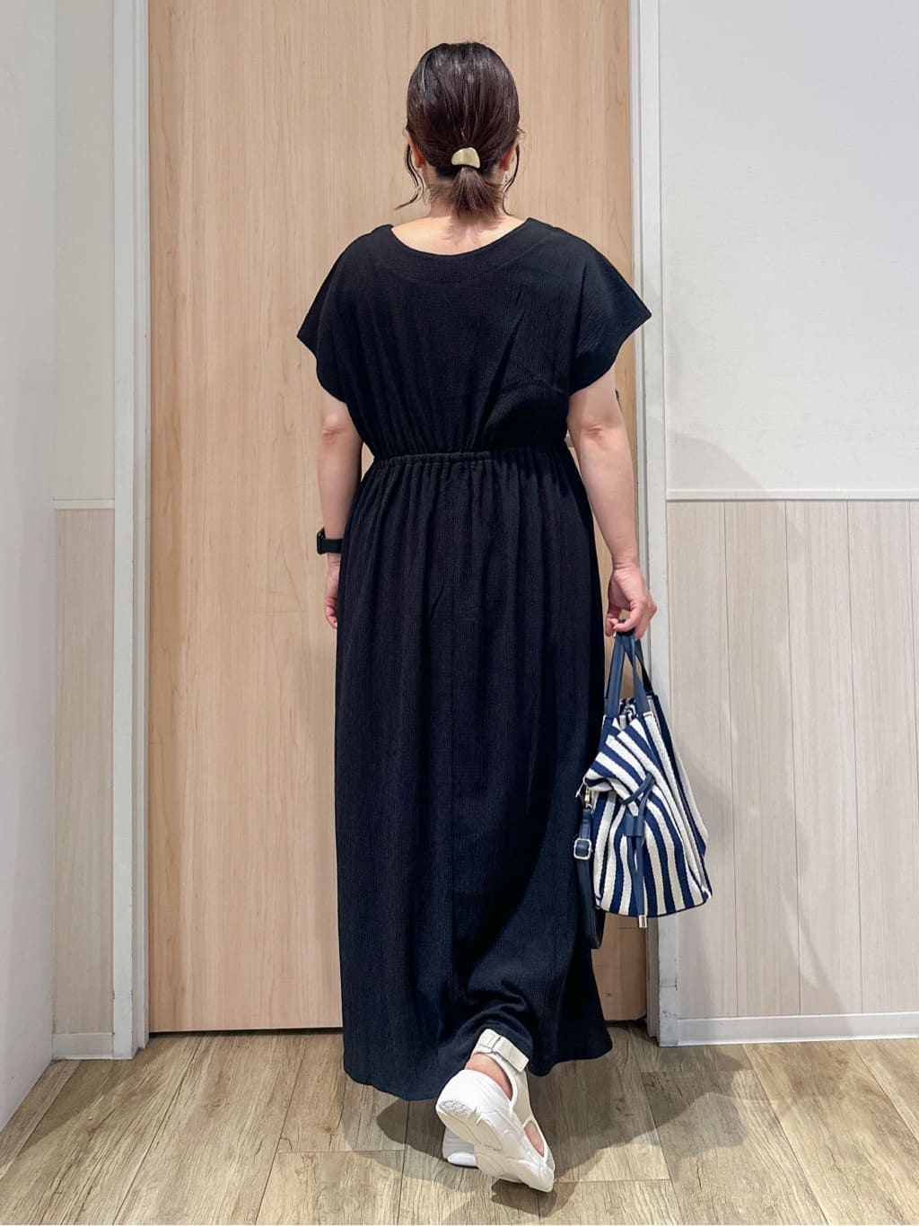 mimoさんの「SHOO･LA･RUE｜【前後2WAY】さらりと大人上品に 楊柳フレンチワンピース」を使ったコーディネート