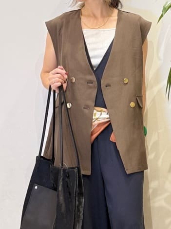 misakiさんの「SHOO･LA･RUE｜【S-LL/セットアップ可/洗濯後しわになりにくい】ダブルベスト」を使ったコーディネート