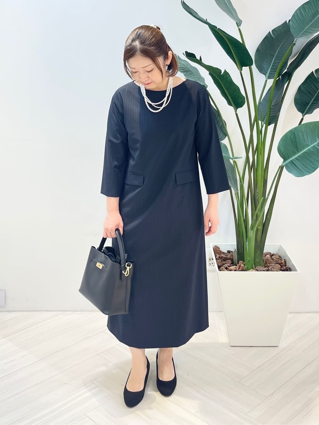 Tomoさんの「UNTITLED｜【洗える/ストレッチ性】スーツライク ストライプワンピース」を使ったコーディネート