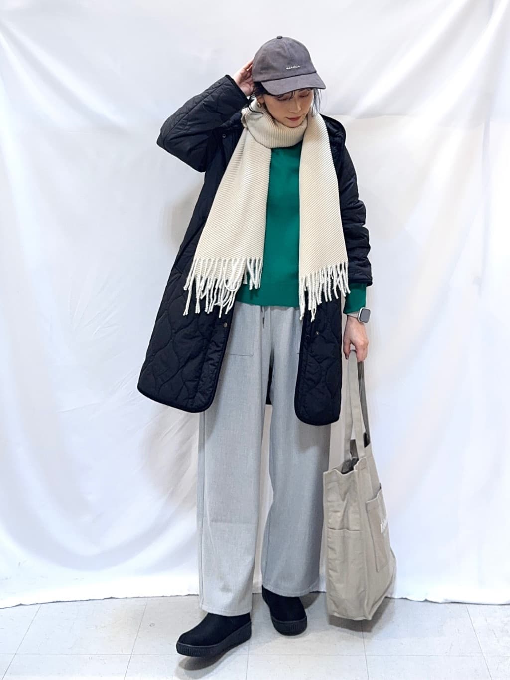 𝐇𝐢𝐫𝐨𝐦𝐢さんの「SHOO･LA･RUE｜【撥水/フード取り外し可】冬に嬉しいこだわり満載 ひょうたん柄キルトコート」を使ったコーディネート