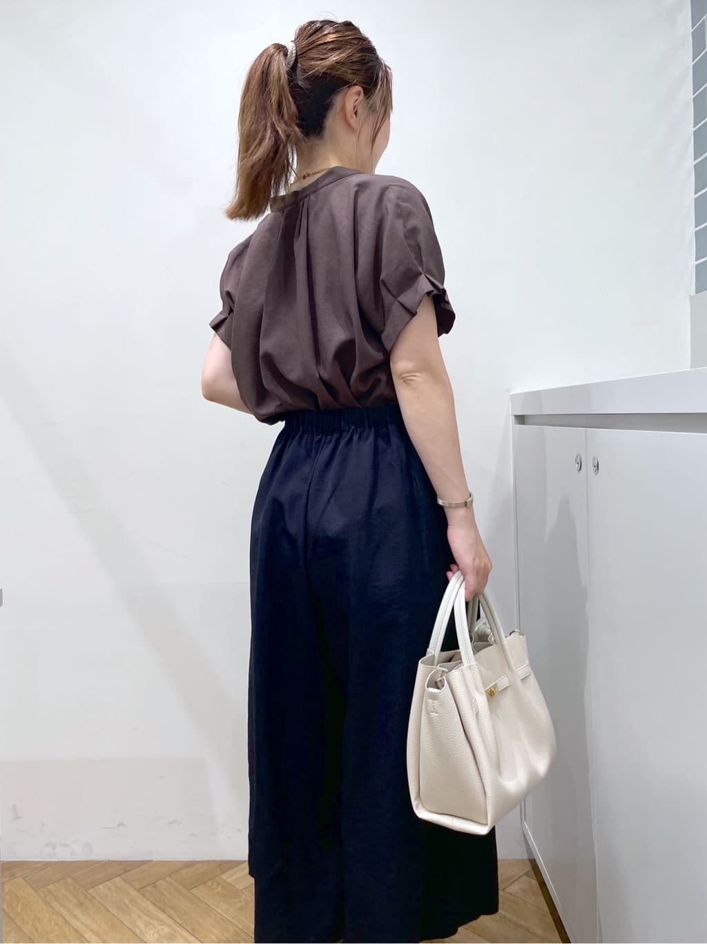 Junさんの「index｜《7色展開／XS-LLサイズ》タックスリーブスキッパーブラウス【洗濯機洗い可／吸水速乾／抗ピル／防シ」を使ったコーディネート
